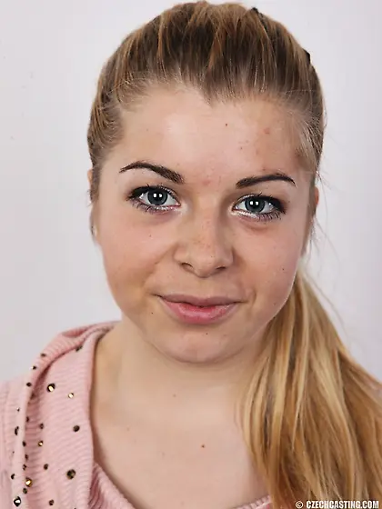 Curvy ponytailed blonde babe