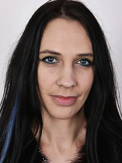 Seductive brunette babe demonstrates