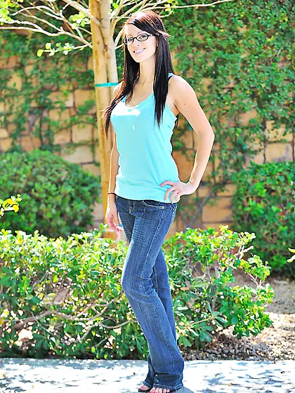 Attractive brunette Talia Shepard strips her blue jeans and show