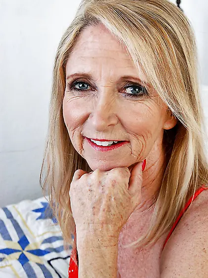 Mature Bombshell - Annabelle Brady (Tiffany, Connie McCoy)