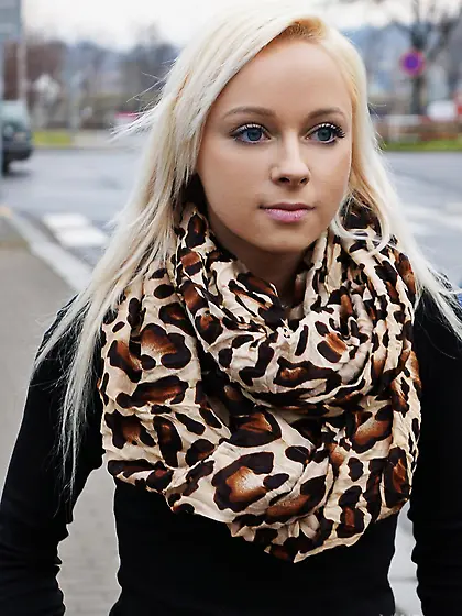 Gentlemen prefer blondes, as the famous movie says. And this ver