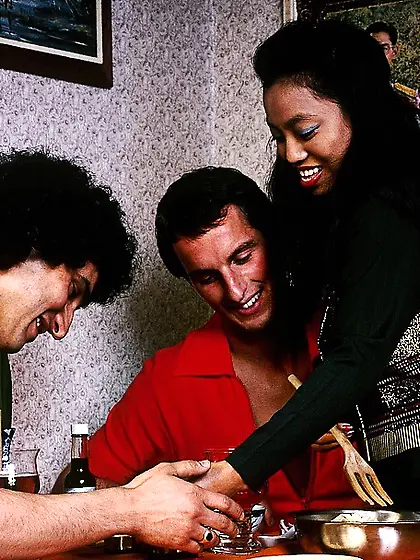 Lusty babe lets horny