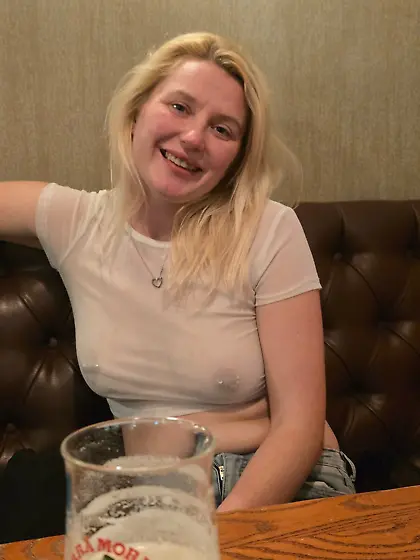 Essex Girl Flashing.