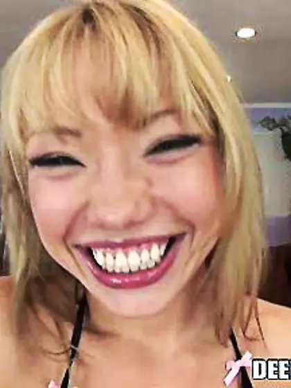 Kneeling deepthroats fat cock