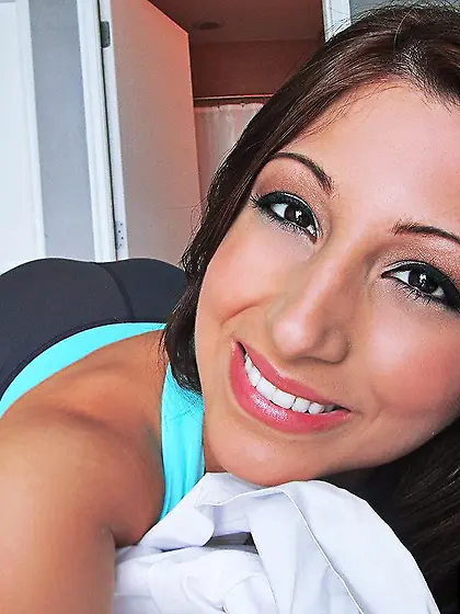 Latina doll Alexa Rydell is riding the cock and pleasing it with