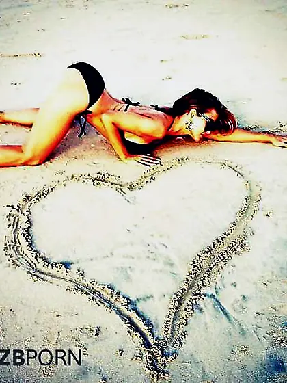 Carmen Electra in bathing suit at Dubai