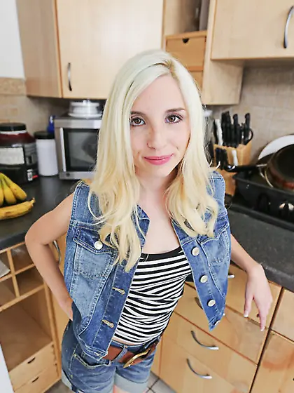 Sweet petite blondie blue