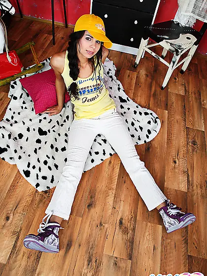 Jessica Koks satisfies her hunger for sex by sucking a dildo and