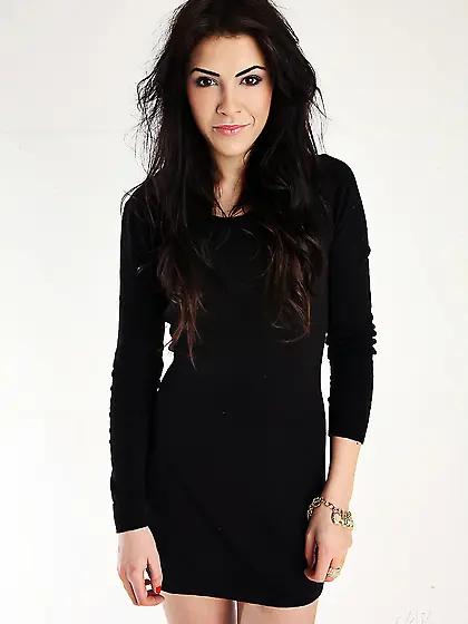 Teen honey Gracy Taylor is more than ready to take off her cloth