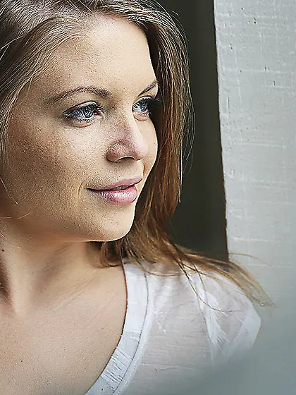 Beautiful Alessandra Jane is excitingly demonstrating her steami