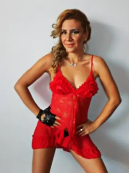 Blonde missjasminex perform close