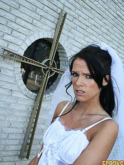 Very beautiful bride Jennifer Dark takes gigantic black snake in