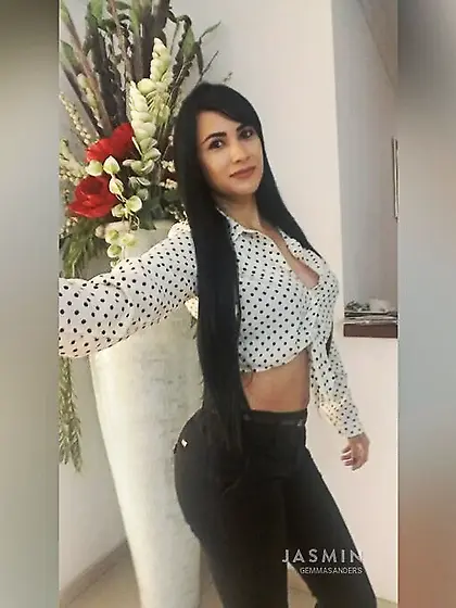 Italian brown eyes girl