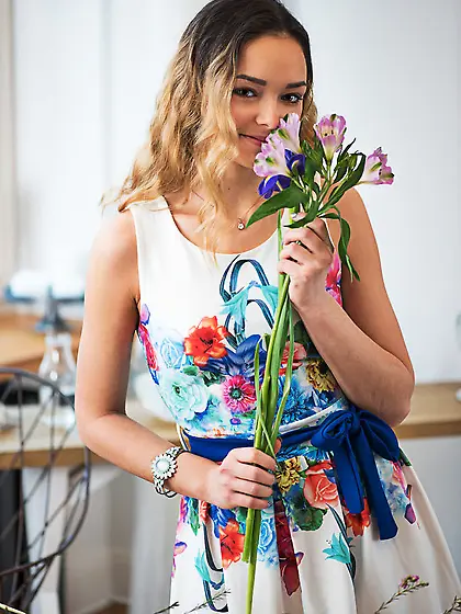 Teen decorator Slava takes off clothes at work to display her ge