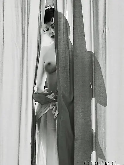 Rose McGowan Topless