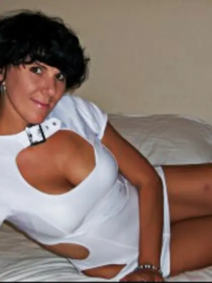 Brunette hotllexy perform anal