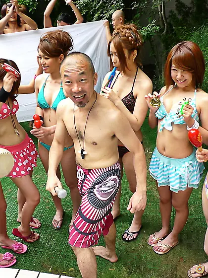 Japanese studs finger and toy pussies of pretty girlfriends duri