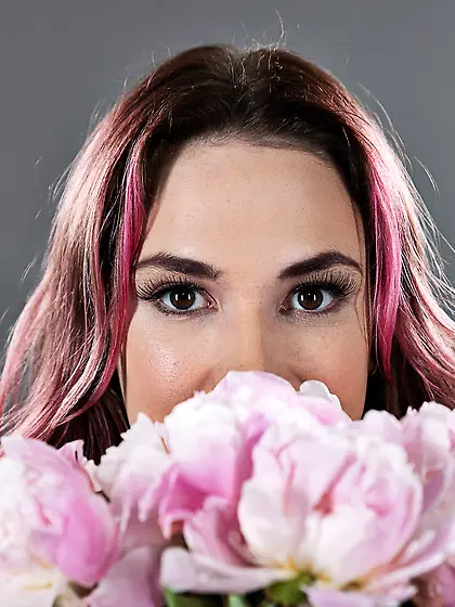 Spencer Bradley and Siri Dahl playing lesbian games in bed