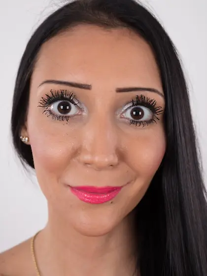 Nicoletta is going to show off her body and look fuckable