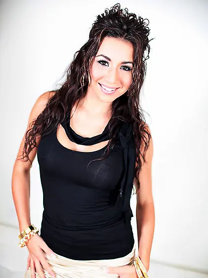 Nice dick works up Stephani Moretti???s pussy and then she licks