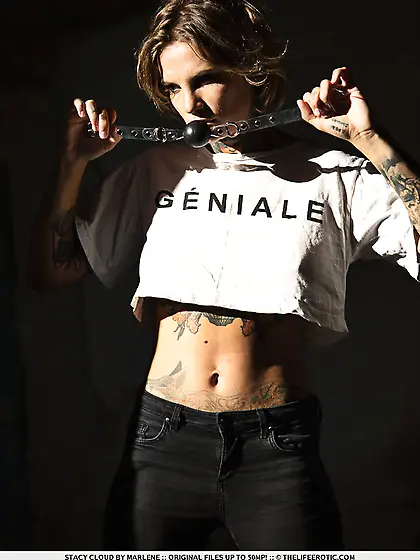 Tattooed chick stunning body