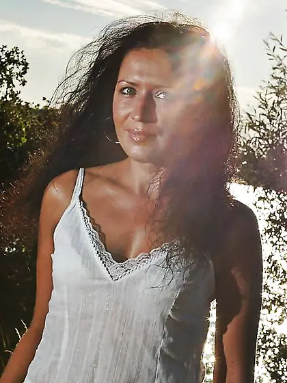 Super-Fucking-Hot MUMMY Tart. Who wanna nail her? Tell me!
