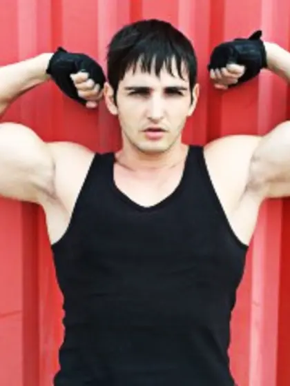 Brunette antonioxxxx perform close
