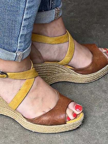 Voyeur Teen feet foot barefeet barefoot toes soles