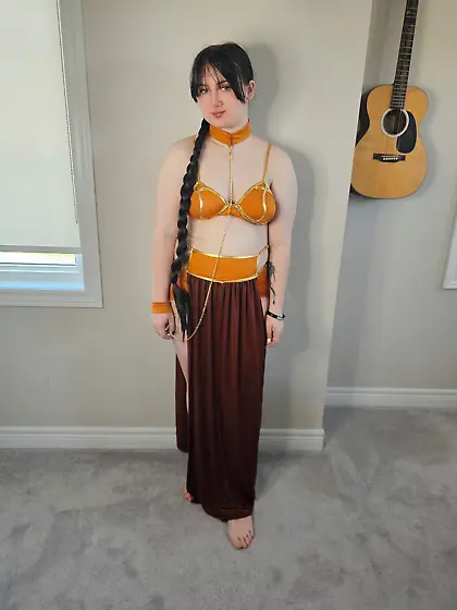 SydQ slave girl cosplay (aged 18)