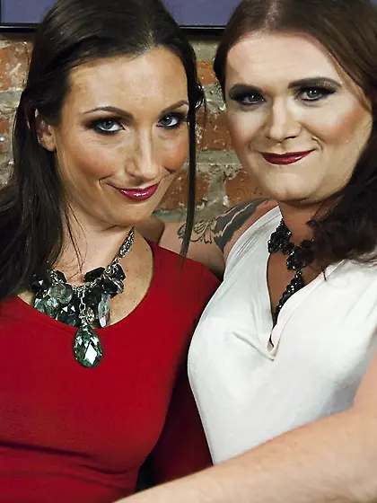 Brunette bombshell bobs head