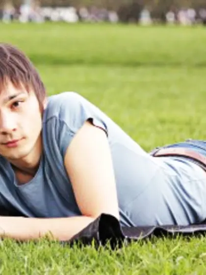 Brunette vadim perform close