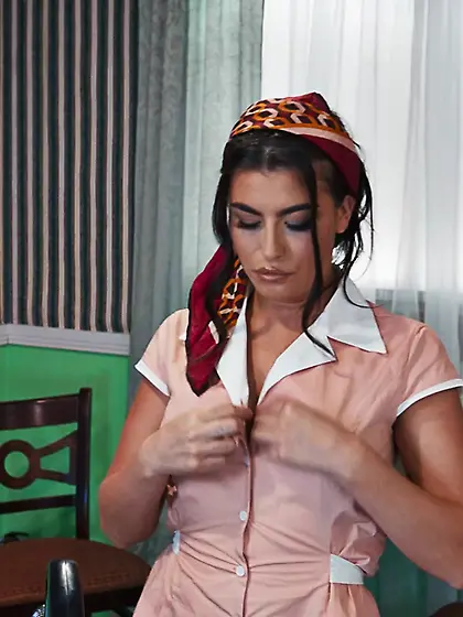 Naughty hotel maid Gal Ritchie does anal