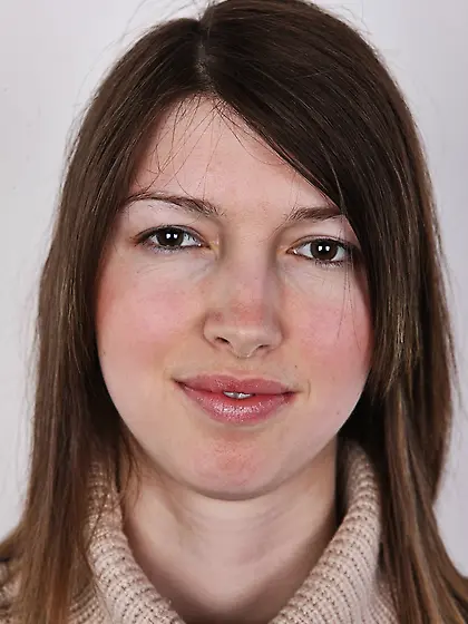 Young brunette nude show