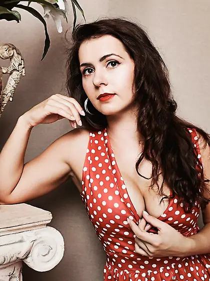 Straight brown eyes girl