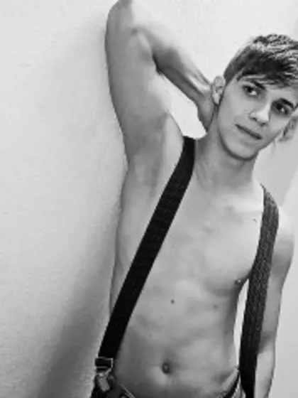 Brunette louie perform close