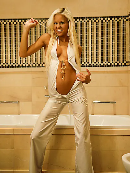 Lustful blonde bitch jumping