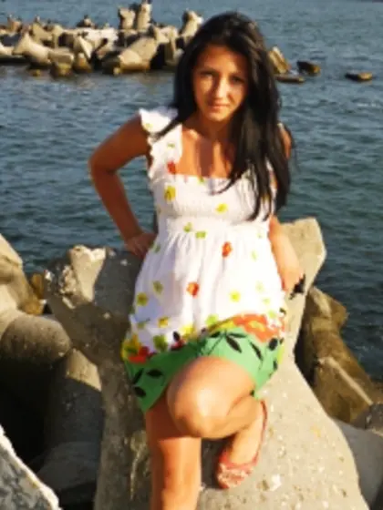 Brunette fantasycalliah perform anal