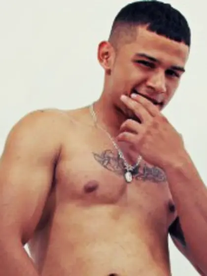 Brunette Tysonstyle.