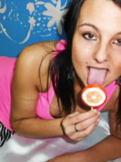 Brunette blackbitch696 perform anal