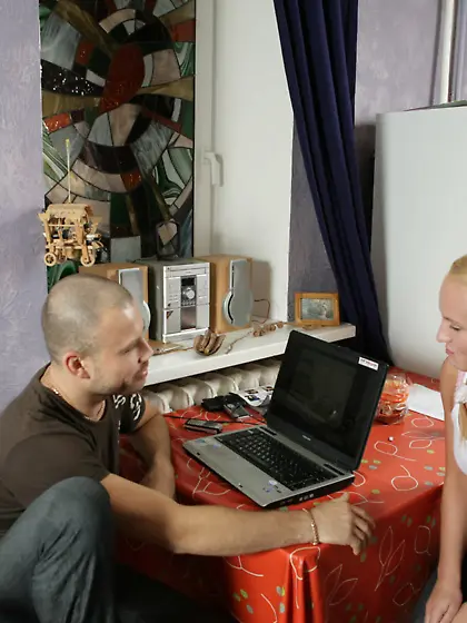 Gorgeous virgin Anna gets