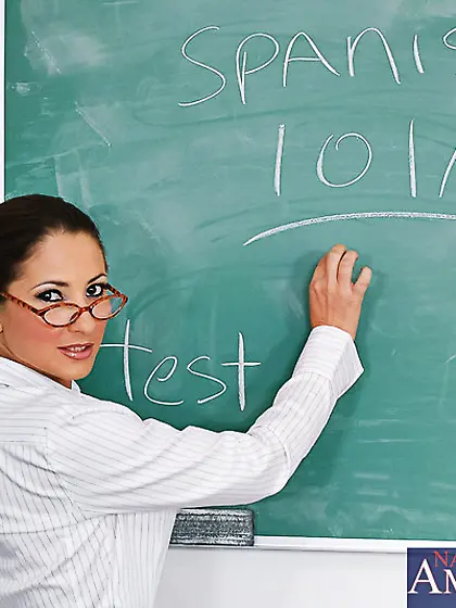 Four eyed milf Baby Jayne hurries up to climb the big sticking l