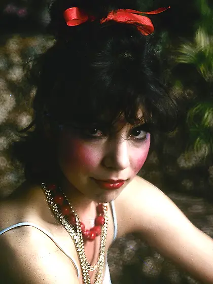 Dark hair lady knows well how to serve a...