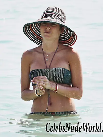 Cathy Hummels Chilling On The Beach