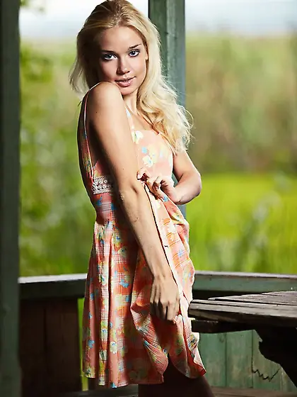 Breathtaking blonde showing everything there's to show outd