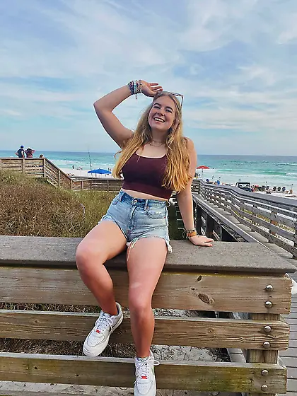 Morgan Thompson Busty Nonnude Cutie