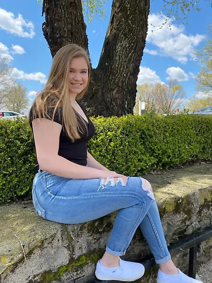 Cute Teen With Amazing Ass and Sexy Thick Thighs