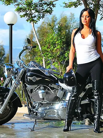 Gorgeous brunette Angelica Heart gets her wet round ass fucked b