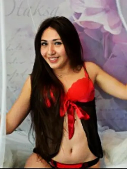 Brunette clovereyesx perform cameltoe