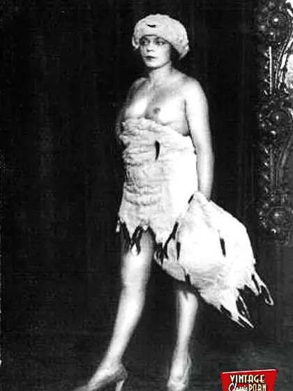 Real naked vintage chicks