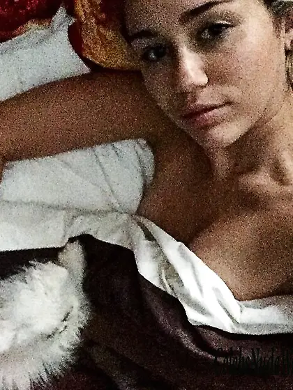 Miley Cyrus hot selfie